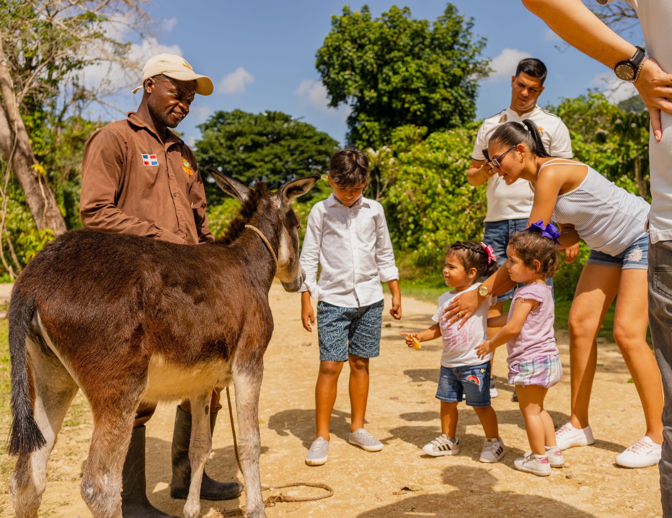 Hacienda locals and residents - Image 9