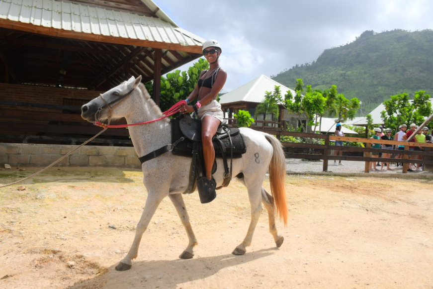 Hacienda locals and residents - Image 4