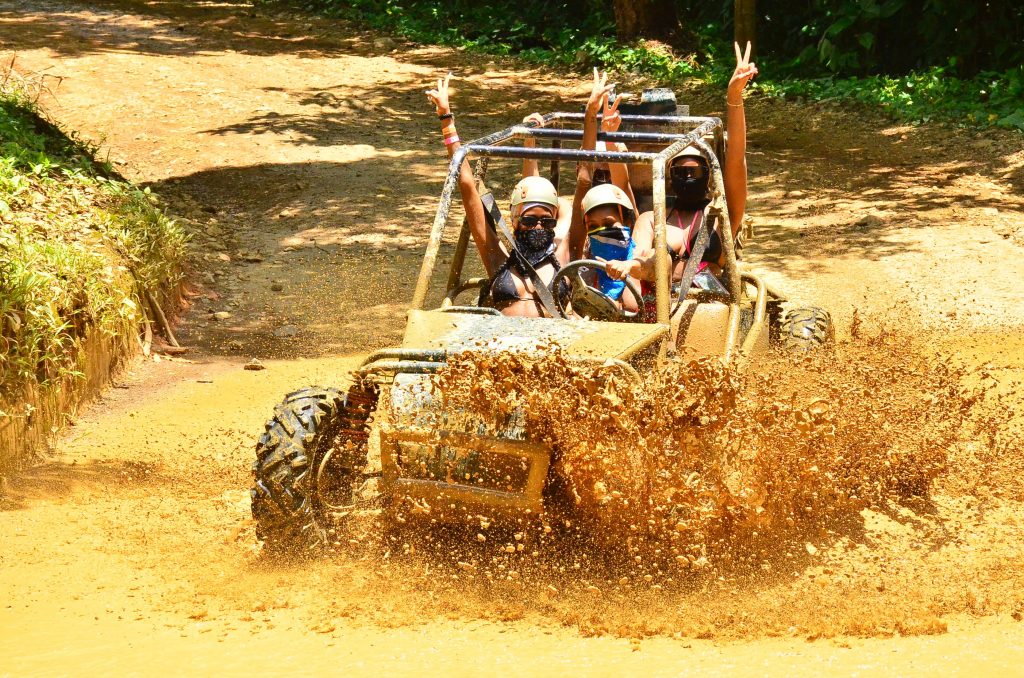 Actividades de Halloween en Punta Cana, buggy en La Hacienda Park