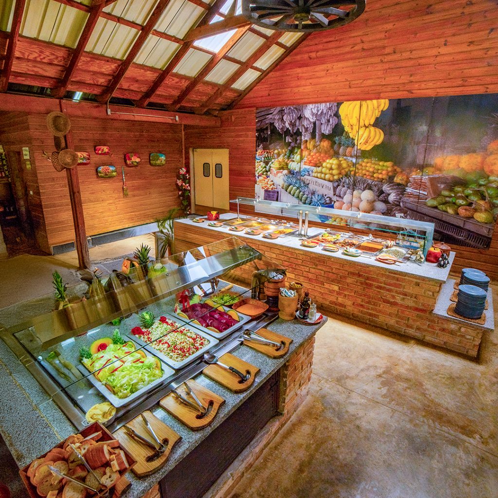 best restaurants in the Dominican Republic: the Dominican buffet at La Hacienda Park