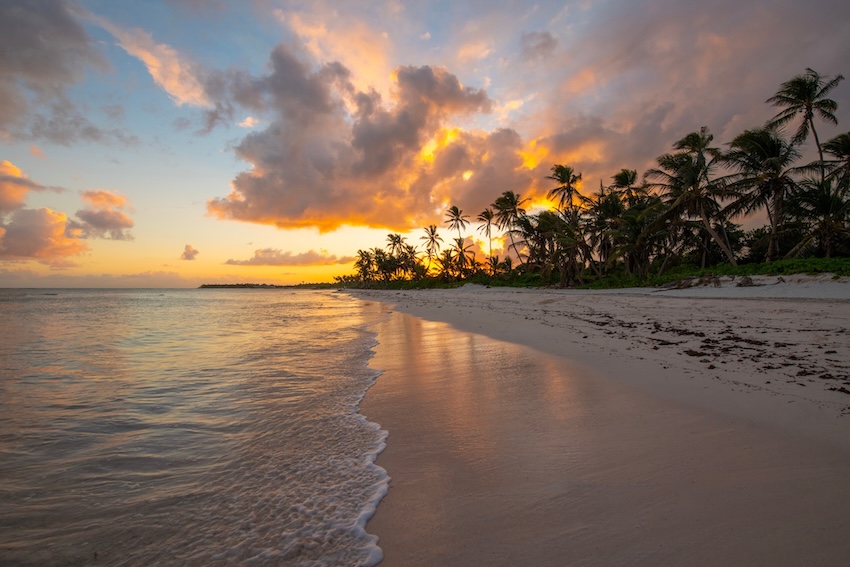 clima en punta cana, maravillosa puesta de sol con nubes