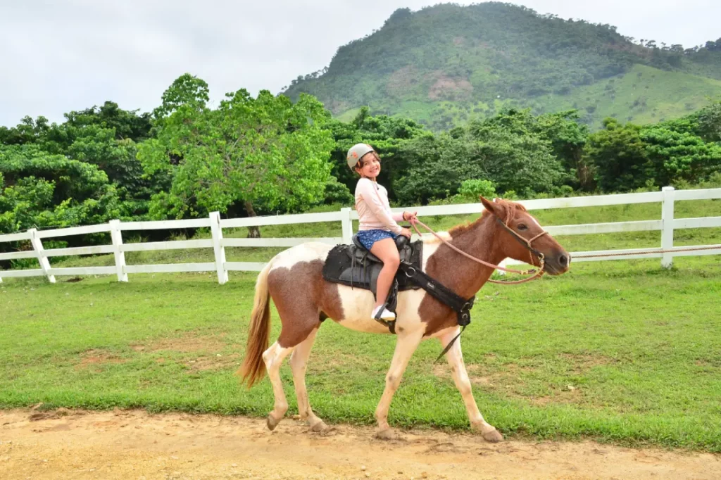 la-hacienda-park-horse-ride