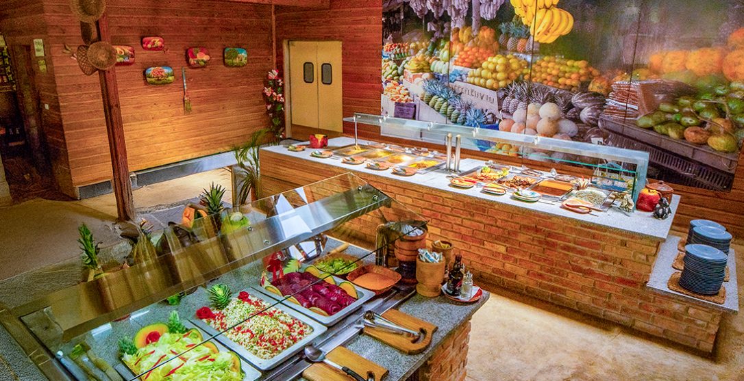 best restaurants in the Dominican Republic: the Dominican buffet at La Hacienda Park